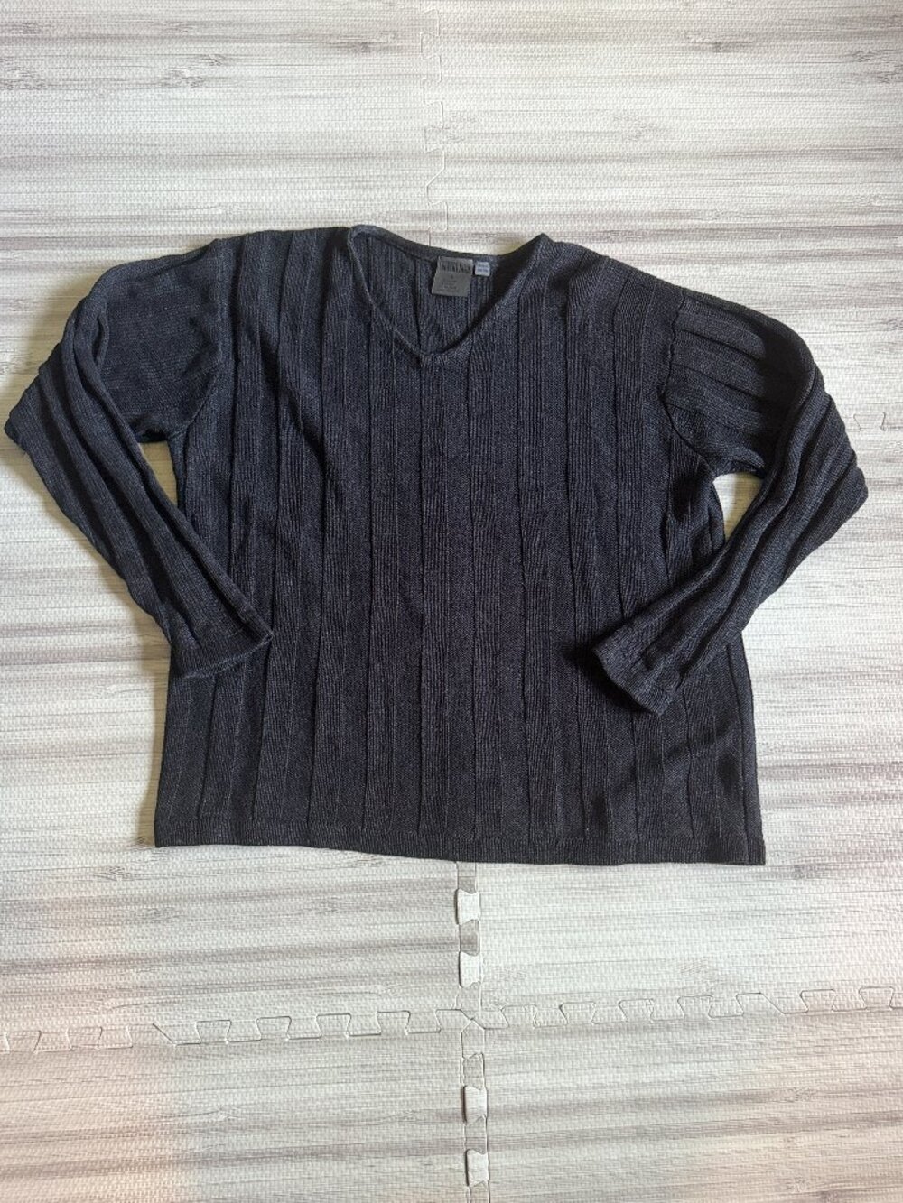 Country Road Women's Charcoal Gray Linen Silk Blend V-Neck Knit Sweater